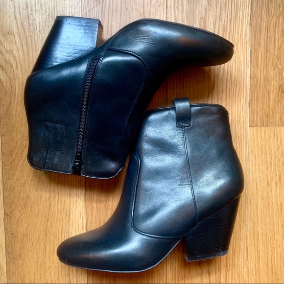 Jeffrey Campbell Shoes - Fall sale 🍁 Jeffrey Campbell black booties